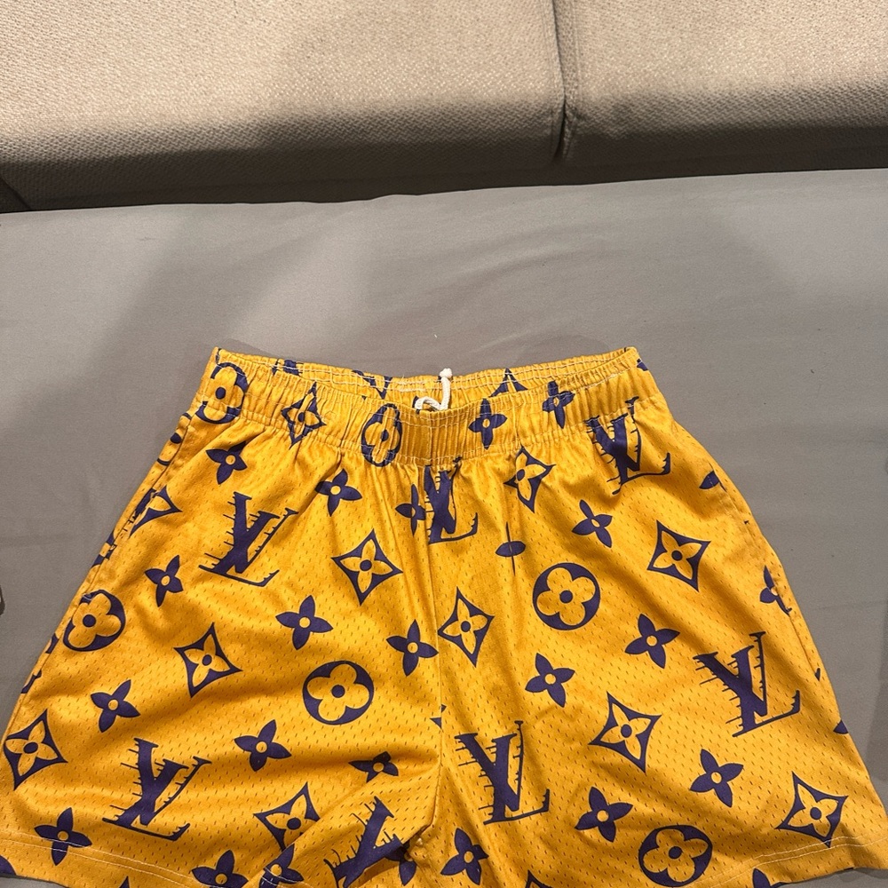 3 Bravest studio Shorts size L